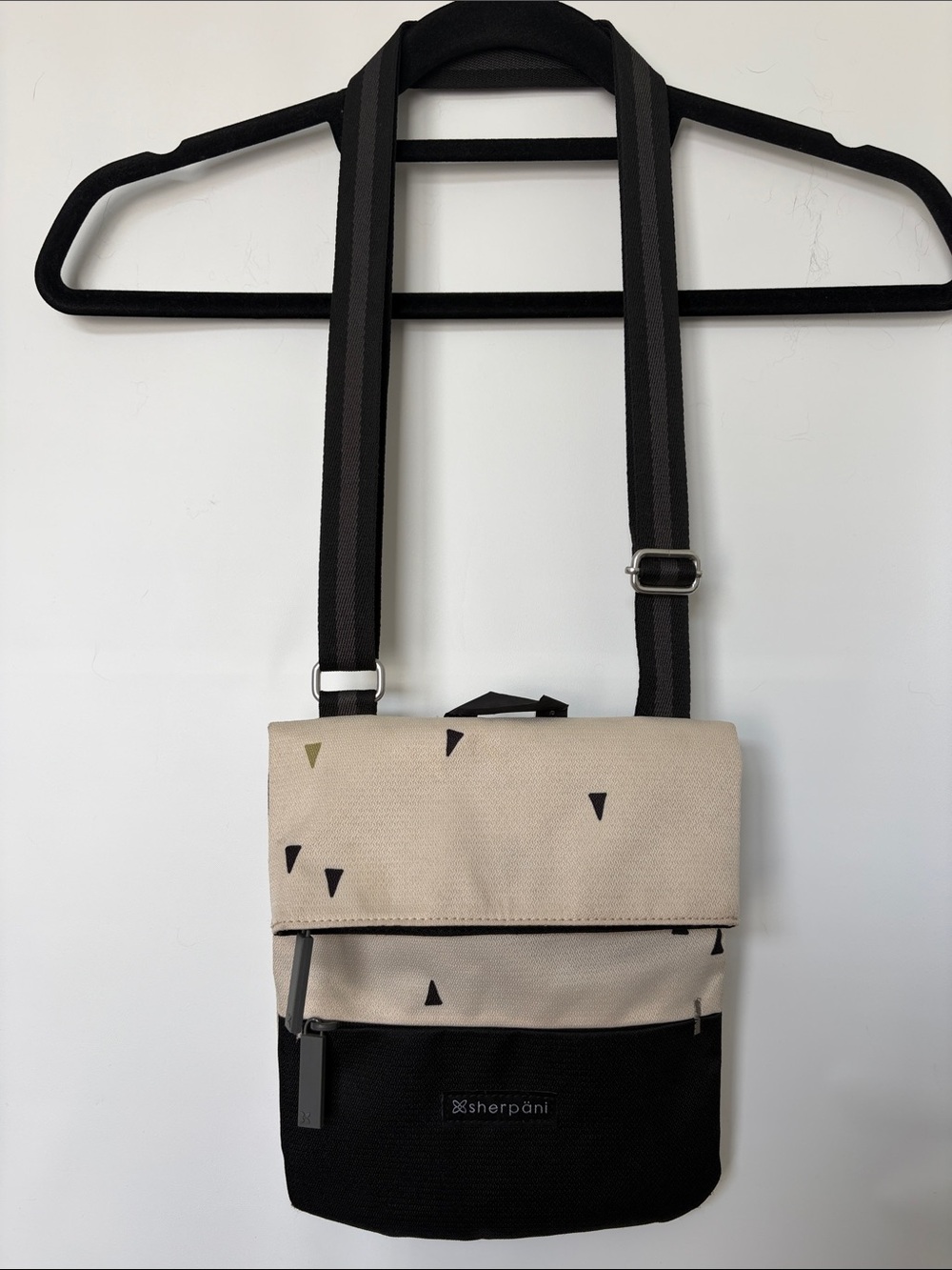 Sherpani Pica Beige and Black Crossbody Purse